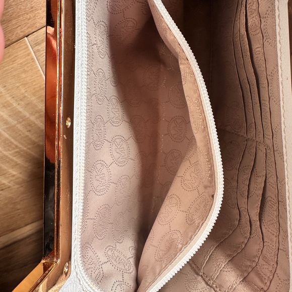 Michael Kors Berkeley with shoulder strap - Picture 5 of 9